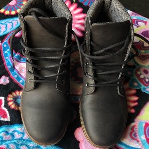 Doc  Martins Air Walk women’s size 7
